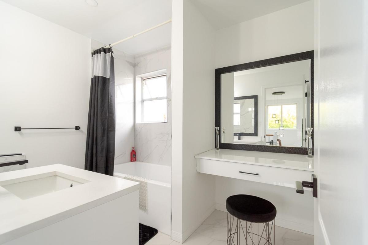 Spacious & Modern By The Beach White Rock Buitenkant foto